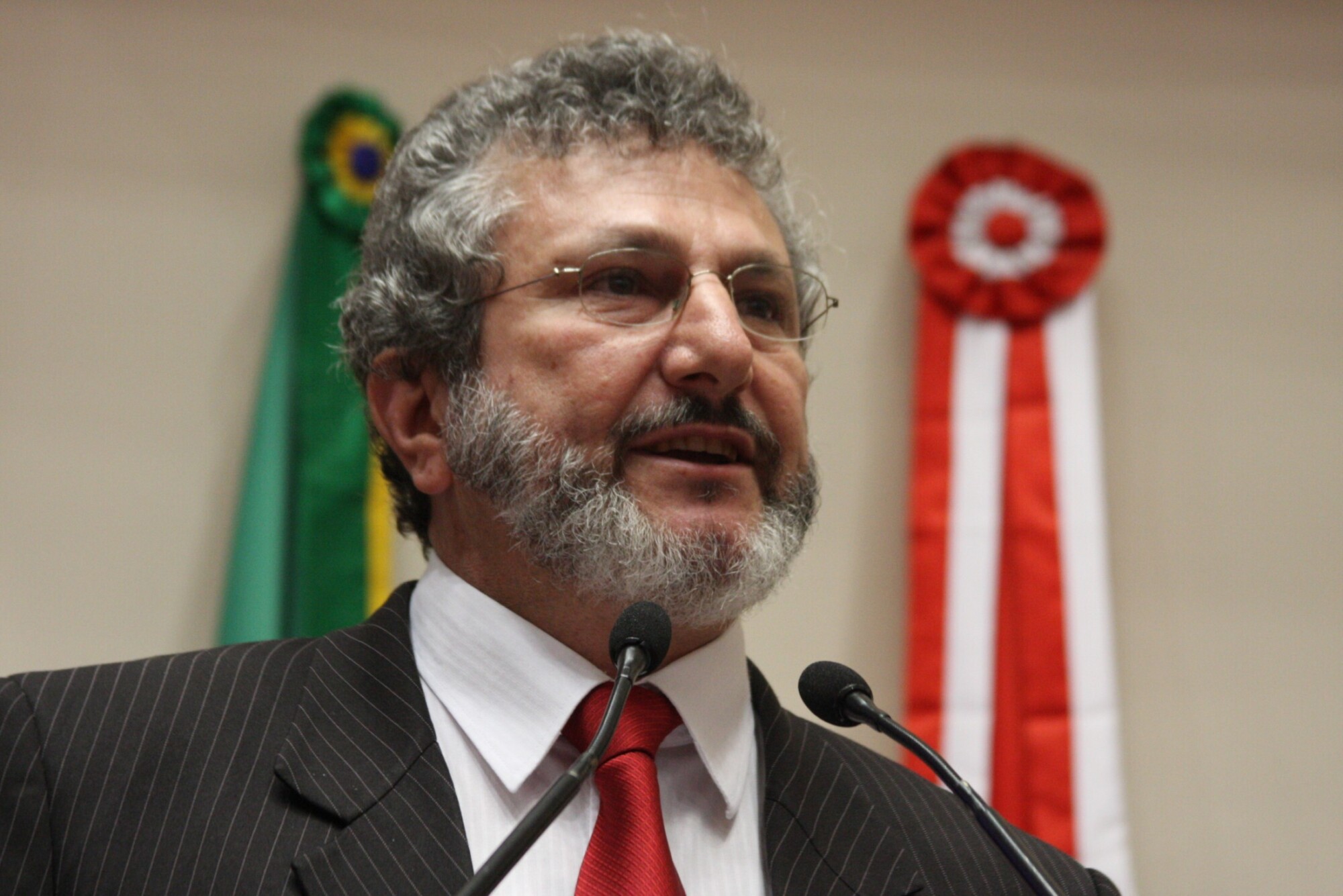 Dos Gabinetes- Padre Pedro pede compensação do ICMS a municípios
