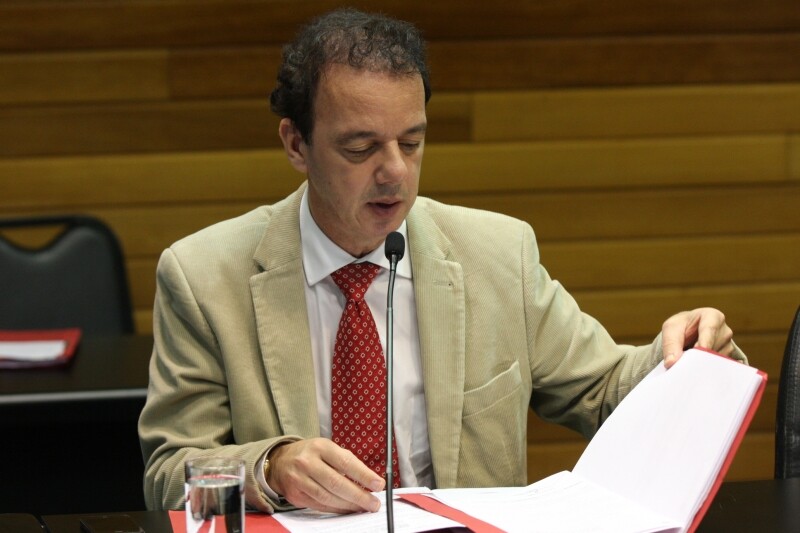 Deputado Ismael dos Santos comenta sobre livro didático que aceita liguagem coloquial