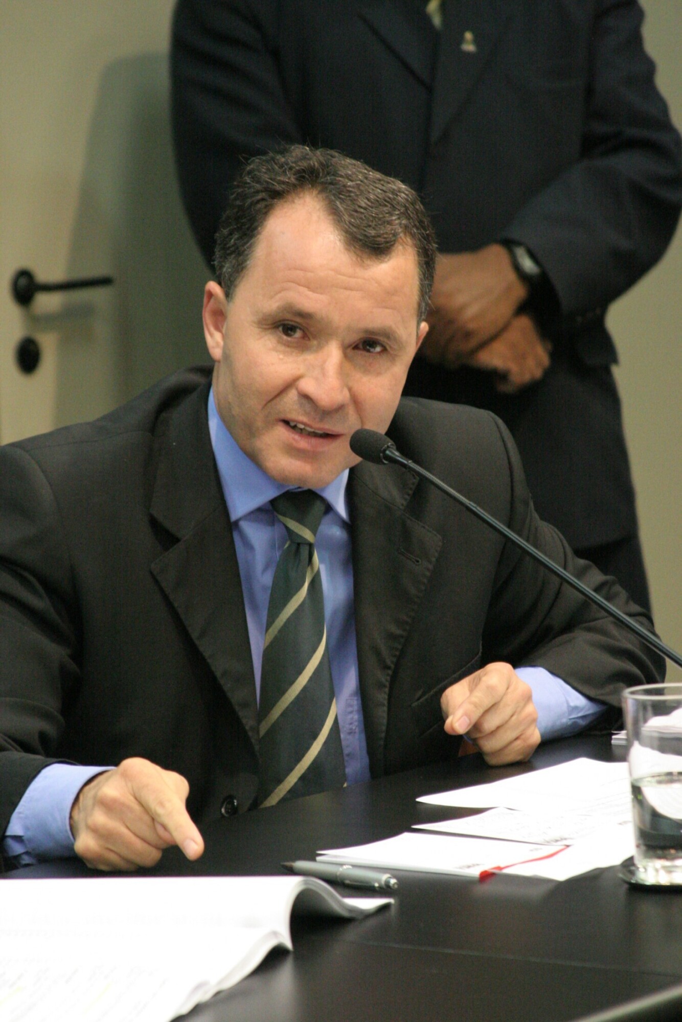 Dos Gabinetes – Darci de Matos acerta com secretário de Agricultura mais apoio à apicultura