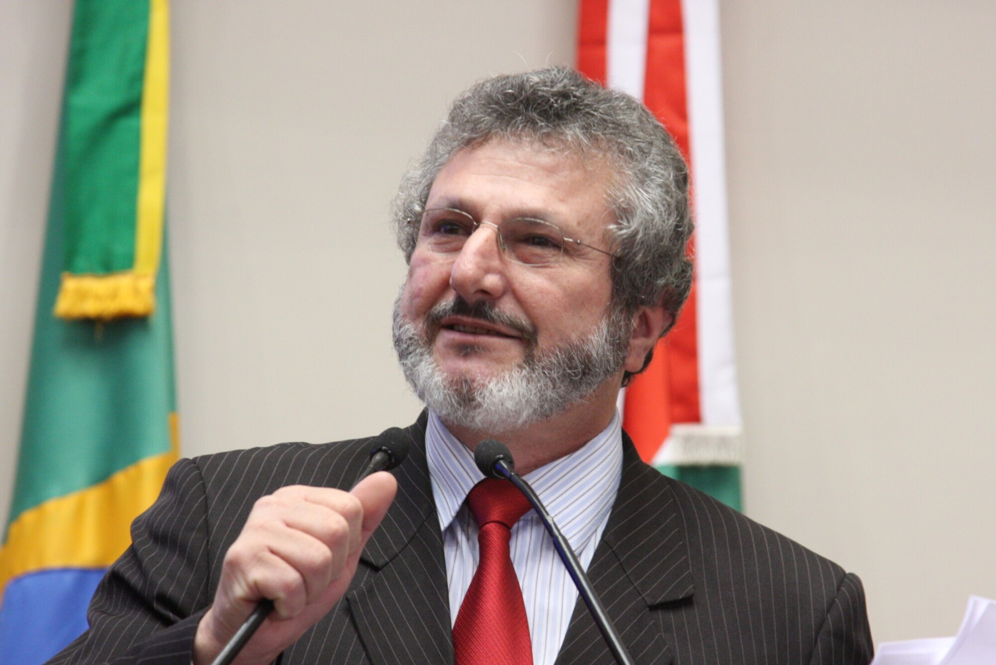 Dos Gabinetes- Deputado retoma desvinculação de saúde e educação do Fundo Social