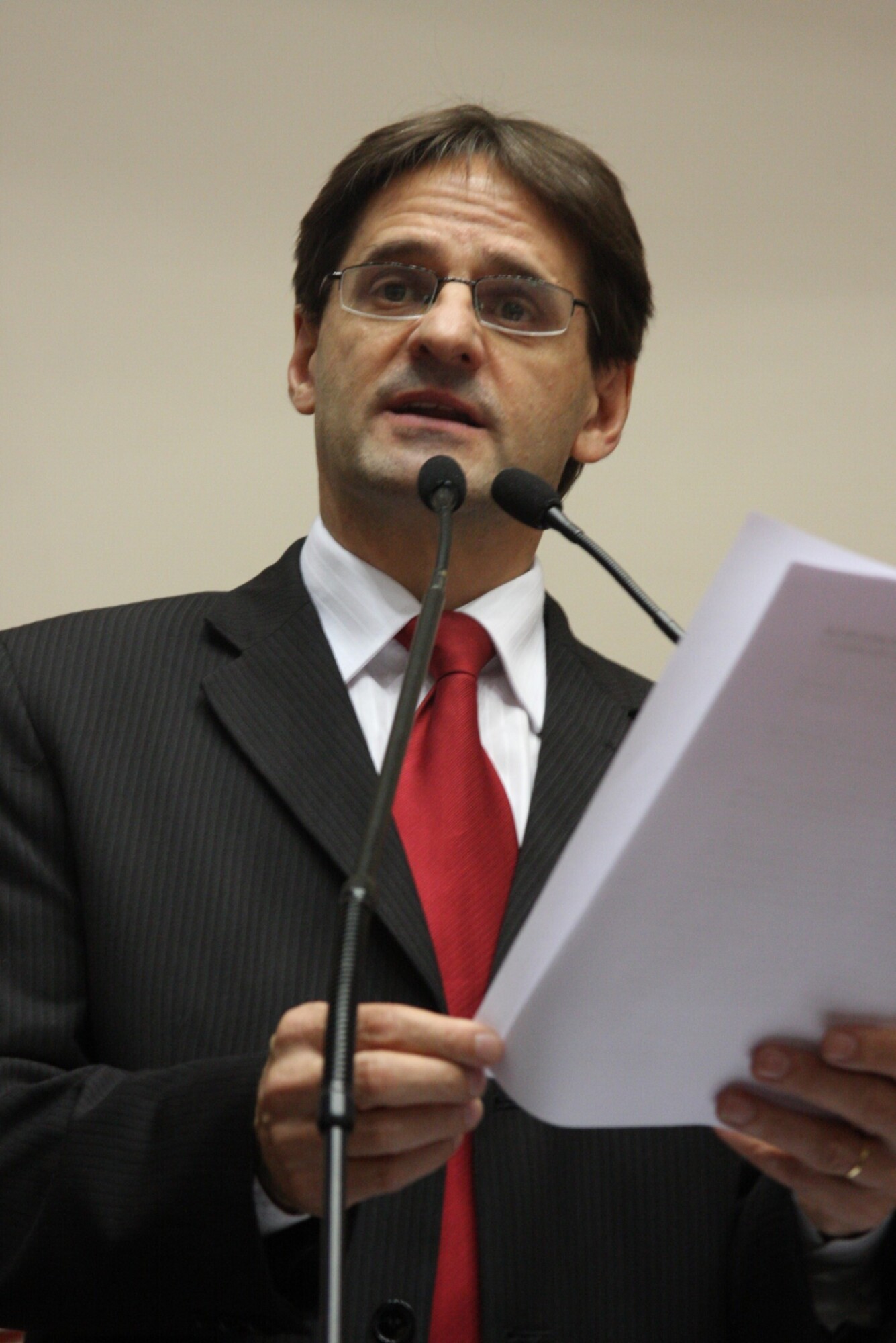 Dos Gabinetes- Saretta apresenta Projetos de Lei para combate e tratamento das hepatites virais em S