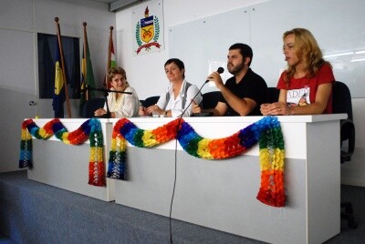 Núcleo de gênero da UFSC realiza concurso de cartazes contra a homofobia