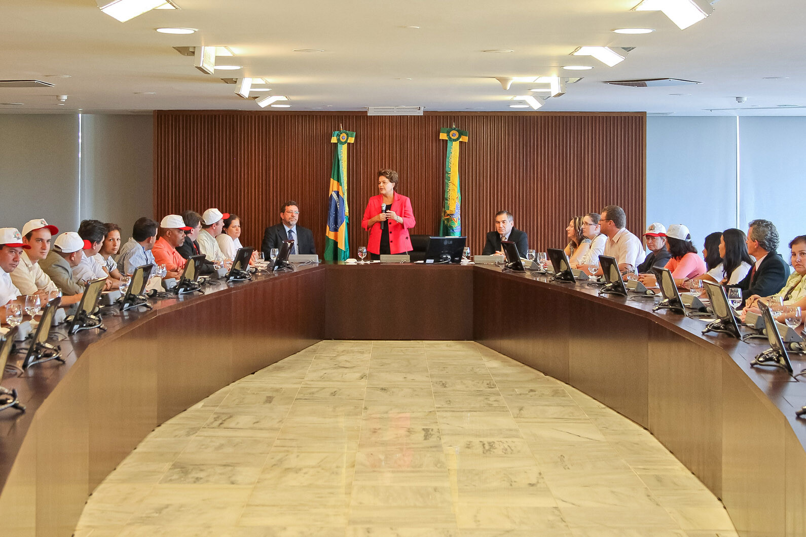 Dresch e lideranças da agricultura familiar têm encontro com presidenta Dilma