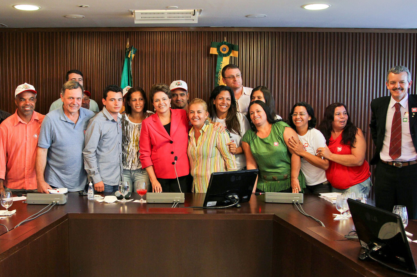 Dos Gabinetes- Dresch e lideranças da agricultura familiar têm encontro com presidenta Dilma
