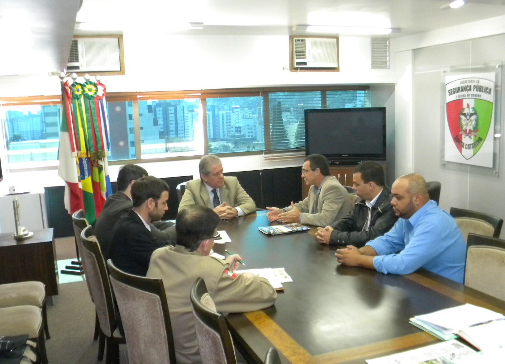 Dos Gabinetes – Carlos Chiodini e prefeito de Itapema buscam soluções para segurança pública no muni