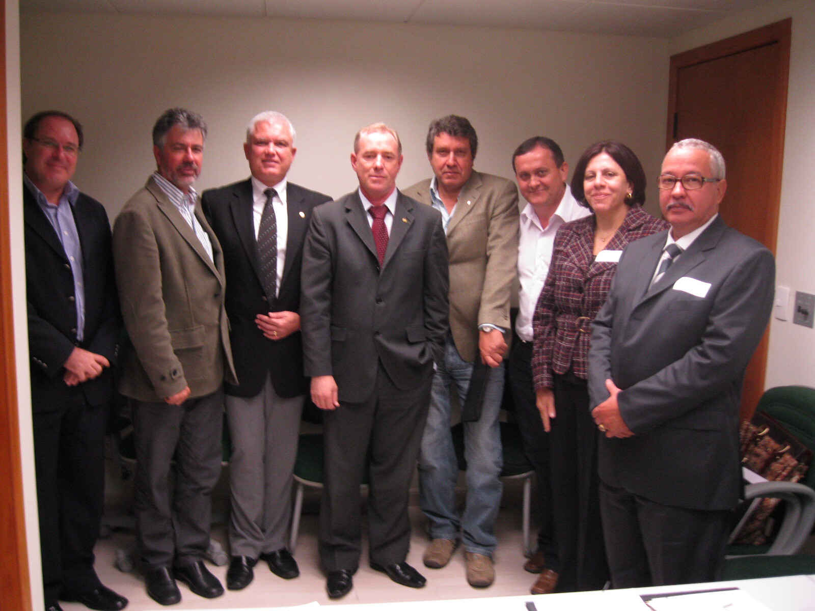 Dos Gabinetes- Deputados Jorge Teixeira e Aldo Schneider atendem apelo do CRMV