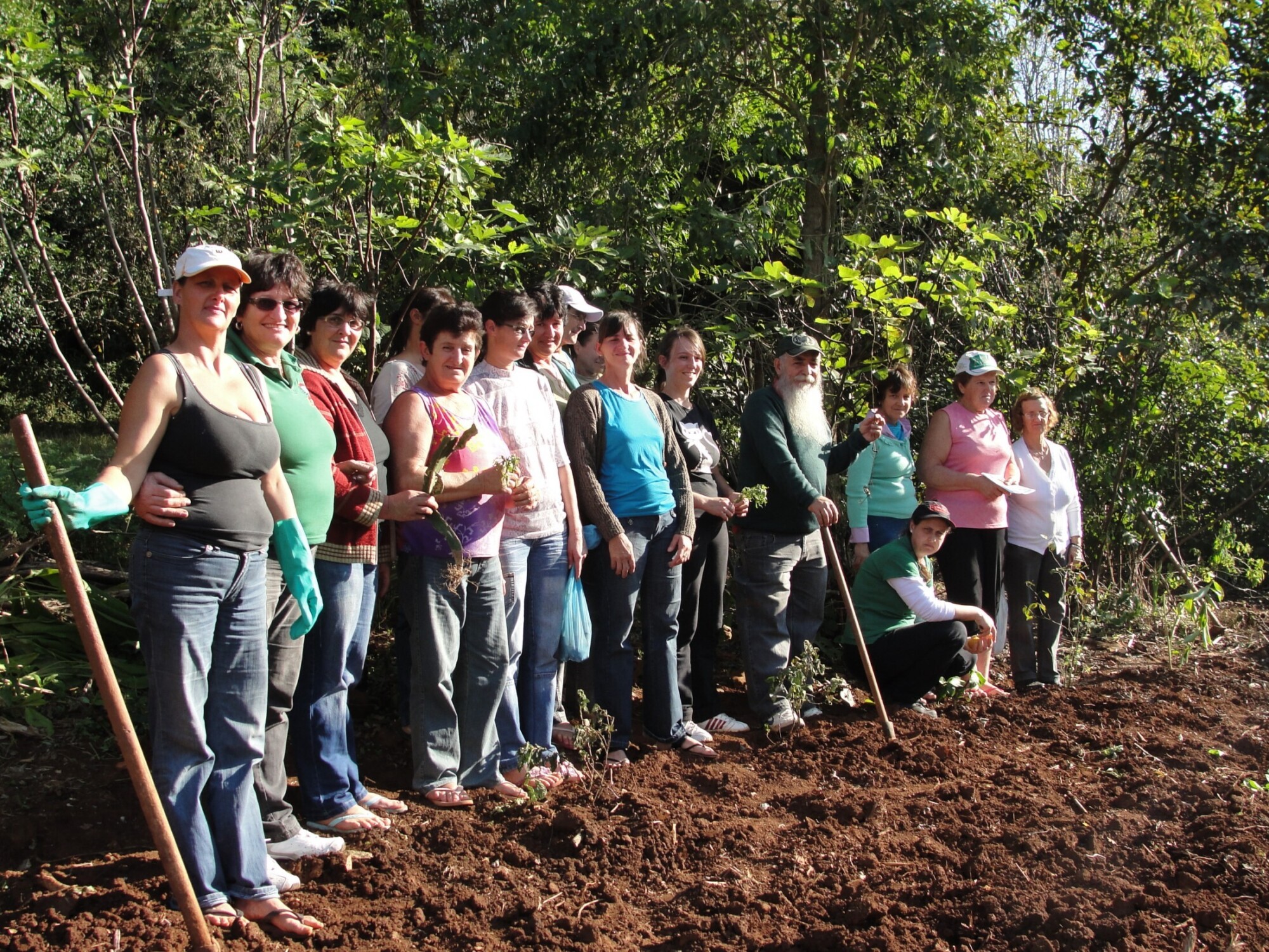 Dos Gabinetes – Farmácia da Natureza participa da implantação de hortos em Coronel Freitas