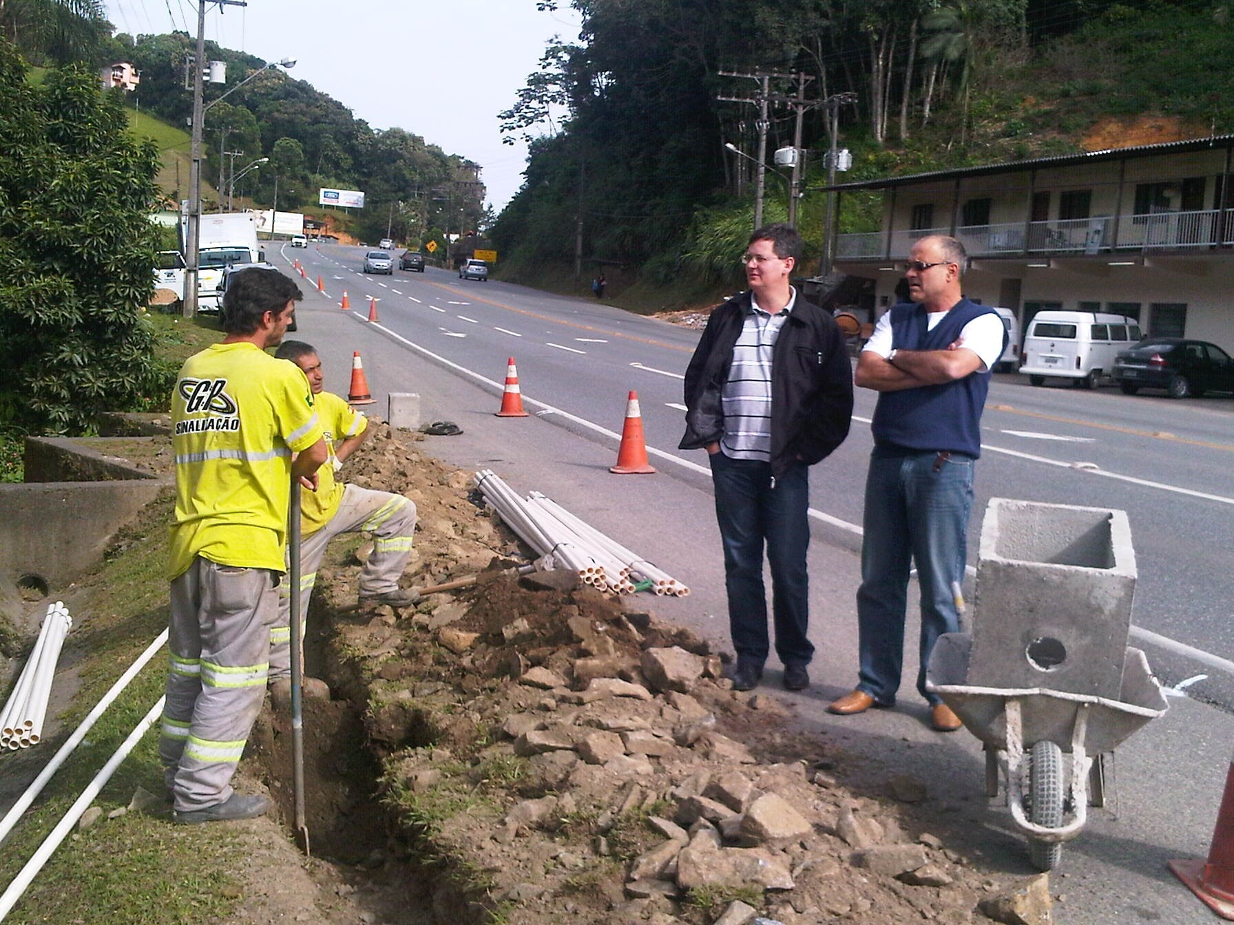 Dos Gabinetes – Iniciam as obras da lombada na Vila Itoupava