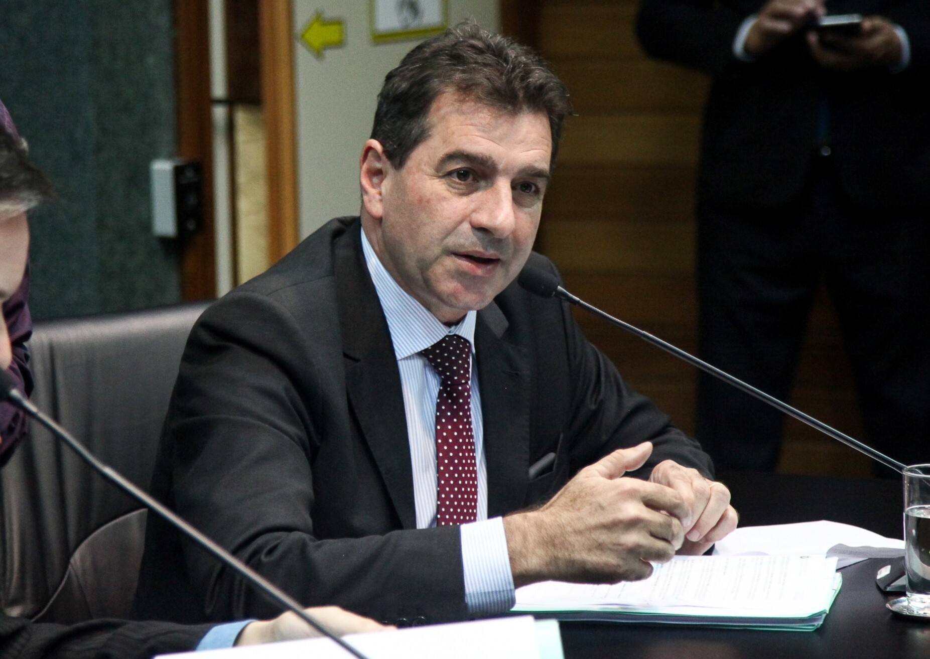 Projeto que institui isenção para deficientes físicos carentes em concursos é aprovado na CCJ