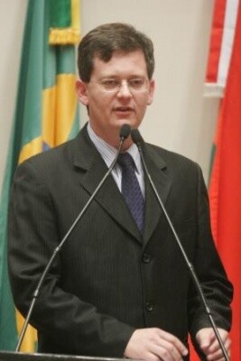Projeto de lei sobre venda de seguros é aprovado em 1º turno