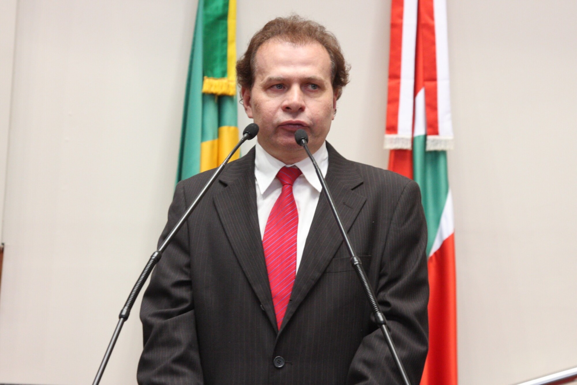 Dos Gabinetes –  Knaesel avalia reforma tributária no Brasil