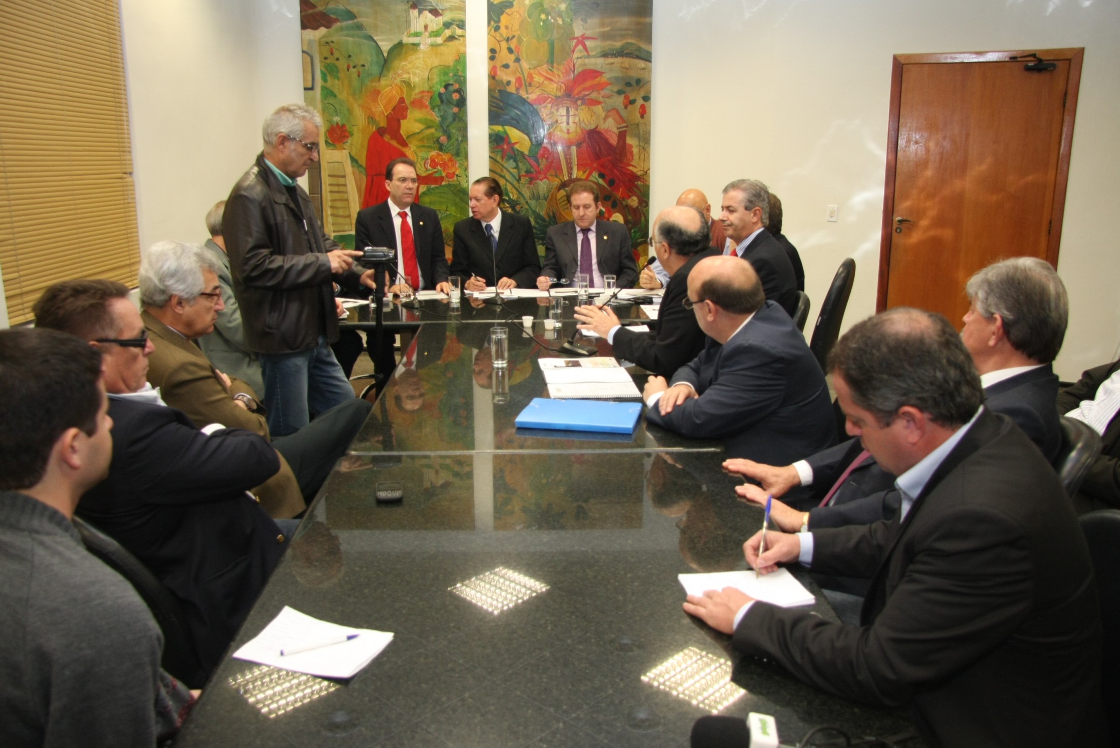 Presidente da Comissão de Transportes recebe relatório de obras da BR-101