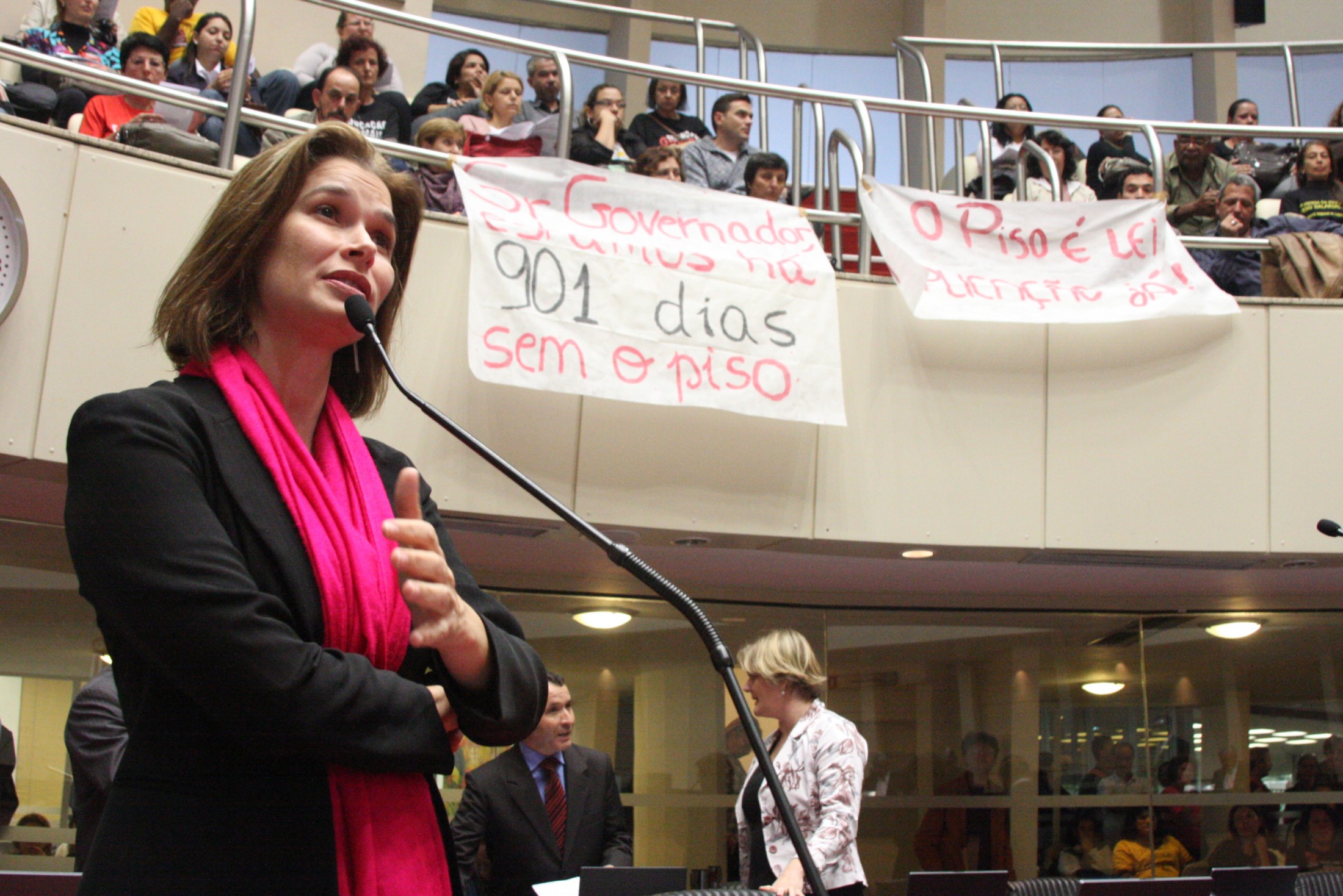 Plenário Osni Régis - Sessão Ordinária - Deputada Angela Albino (PCdoB)