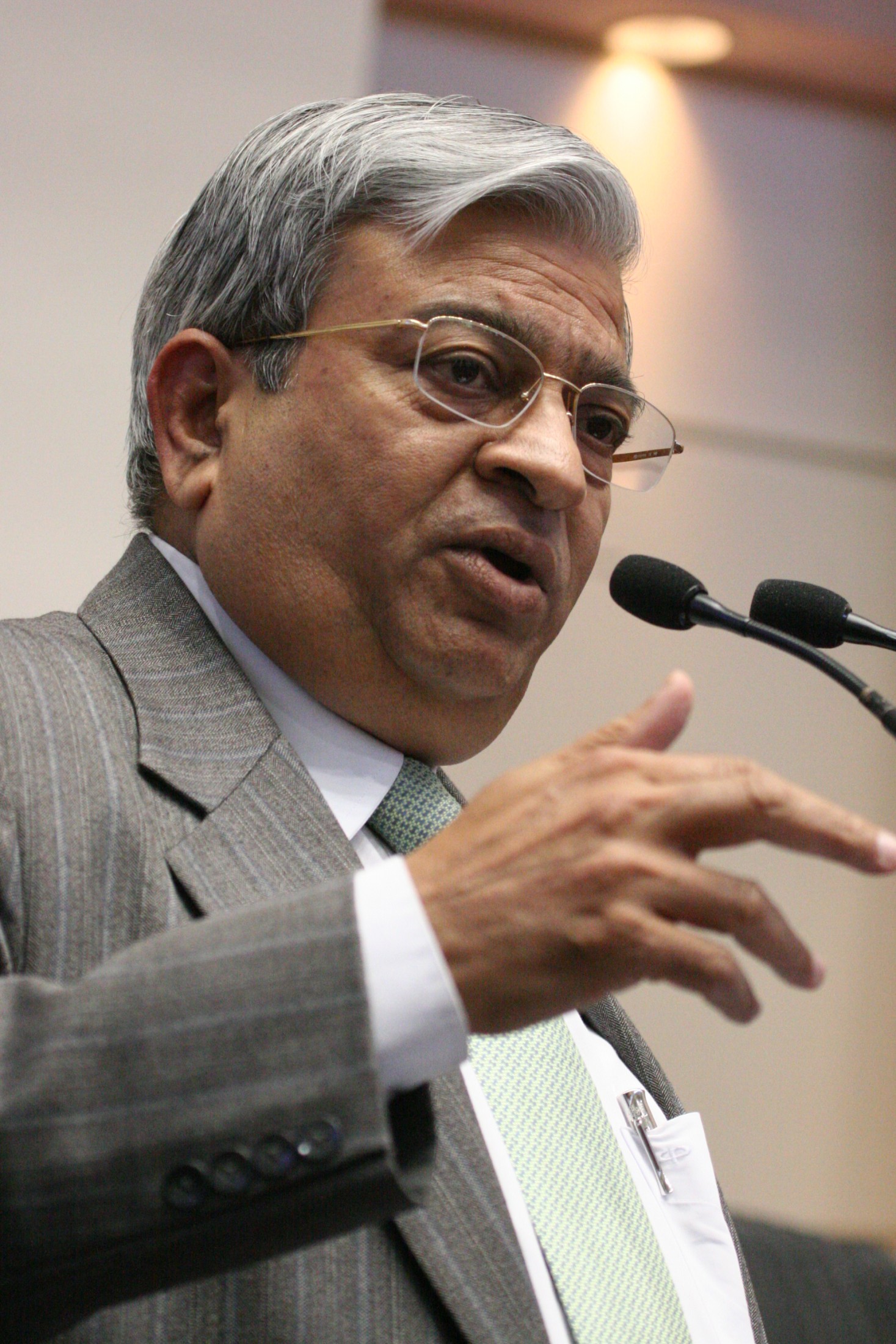 Seminário com Rajiv Mehrotra e Assinatura de protocolo com a UNISUL