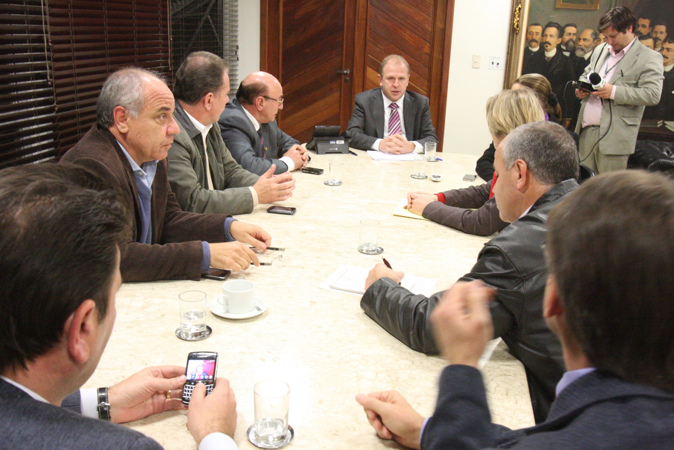 Presidente Deputado Gelson Merísio (DEM) se reúne com os líderes dos partidos.
