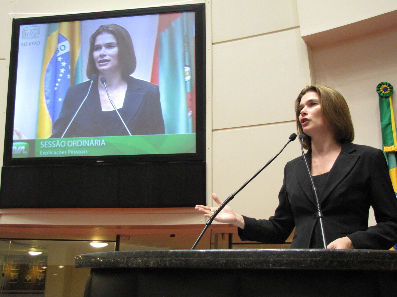 Dos Gabinetes – Angela Albino pede “bom senso” ao governo