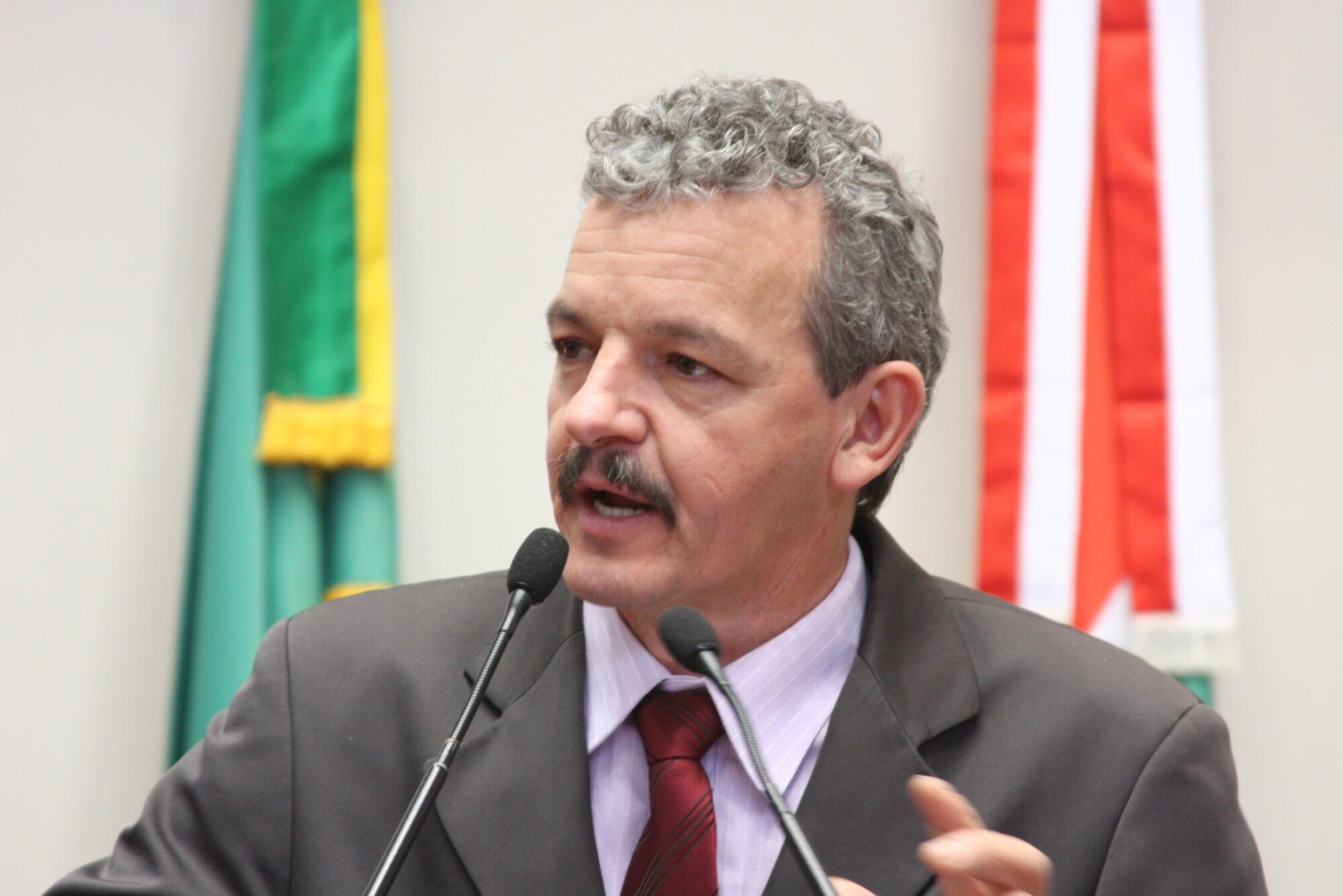 Dos Gabinetes – Deputado Dirceu Dresch compara governo a navio encalhado