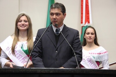 Prefeito e corte divulgam 22ª Festa do Colono de Maracajá