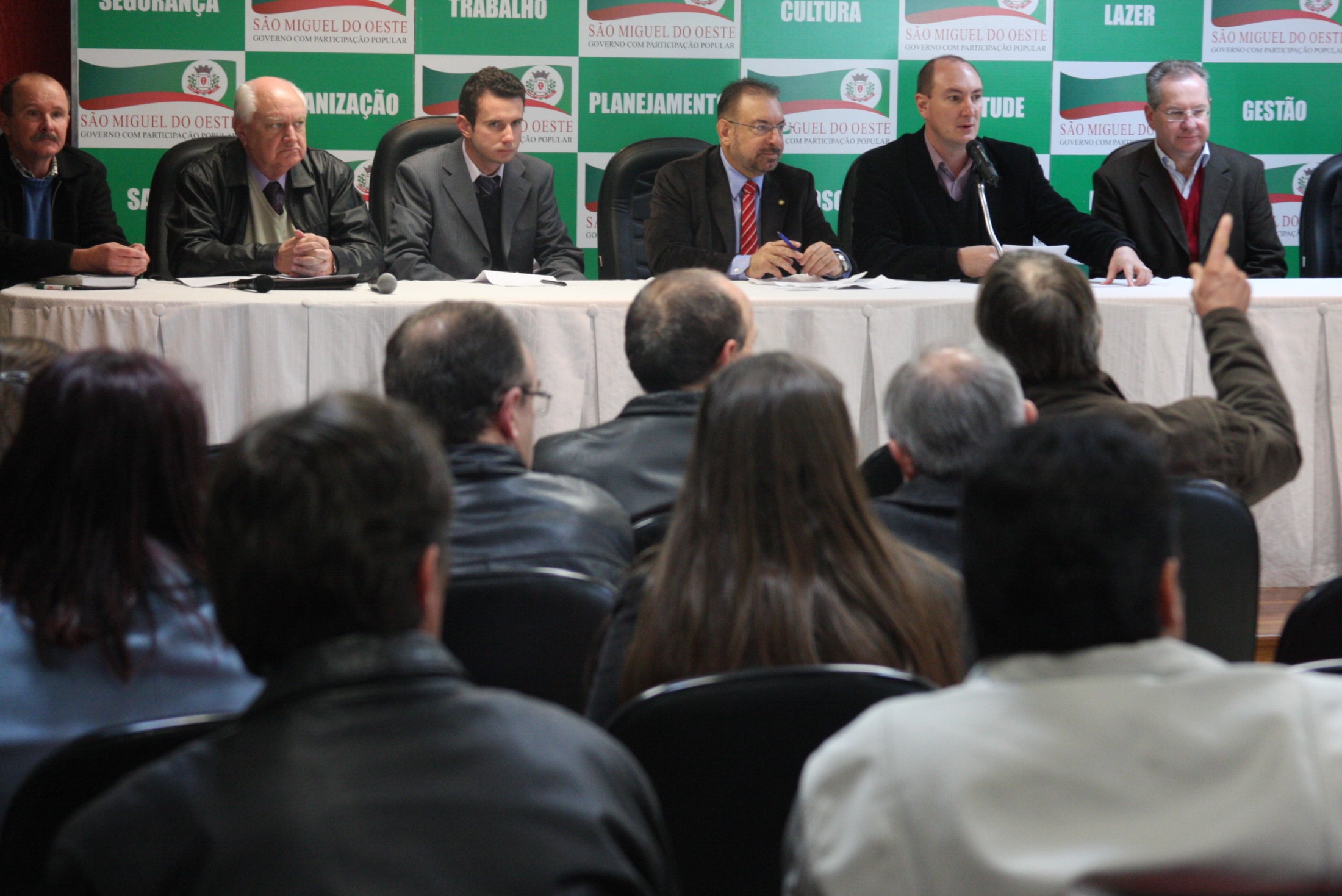 Reunião do Fórum dos Pequenos Hospitais - situação econômica dos hospitais filantrópicos e fundações hospitalares de Santa Catarina. São Miguel do Oeste/SC