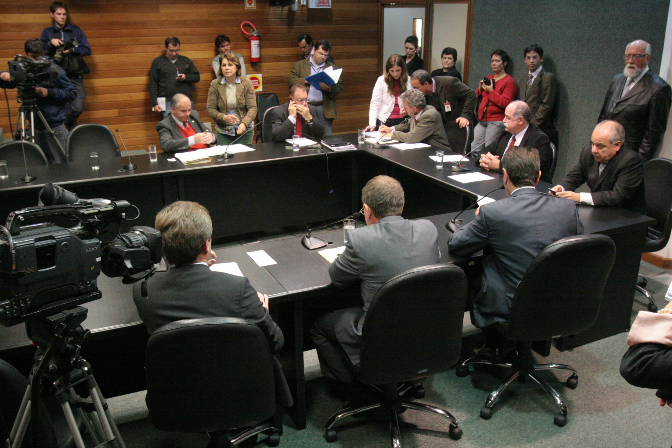 Comissão de Justiça adia votação da PLC do magistério
