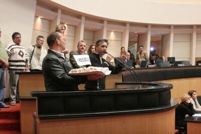 Funcionários da Casan e Celesc fazem manifestação na Assembleia