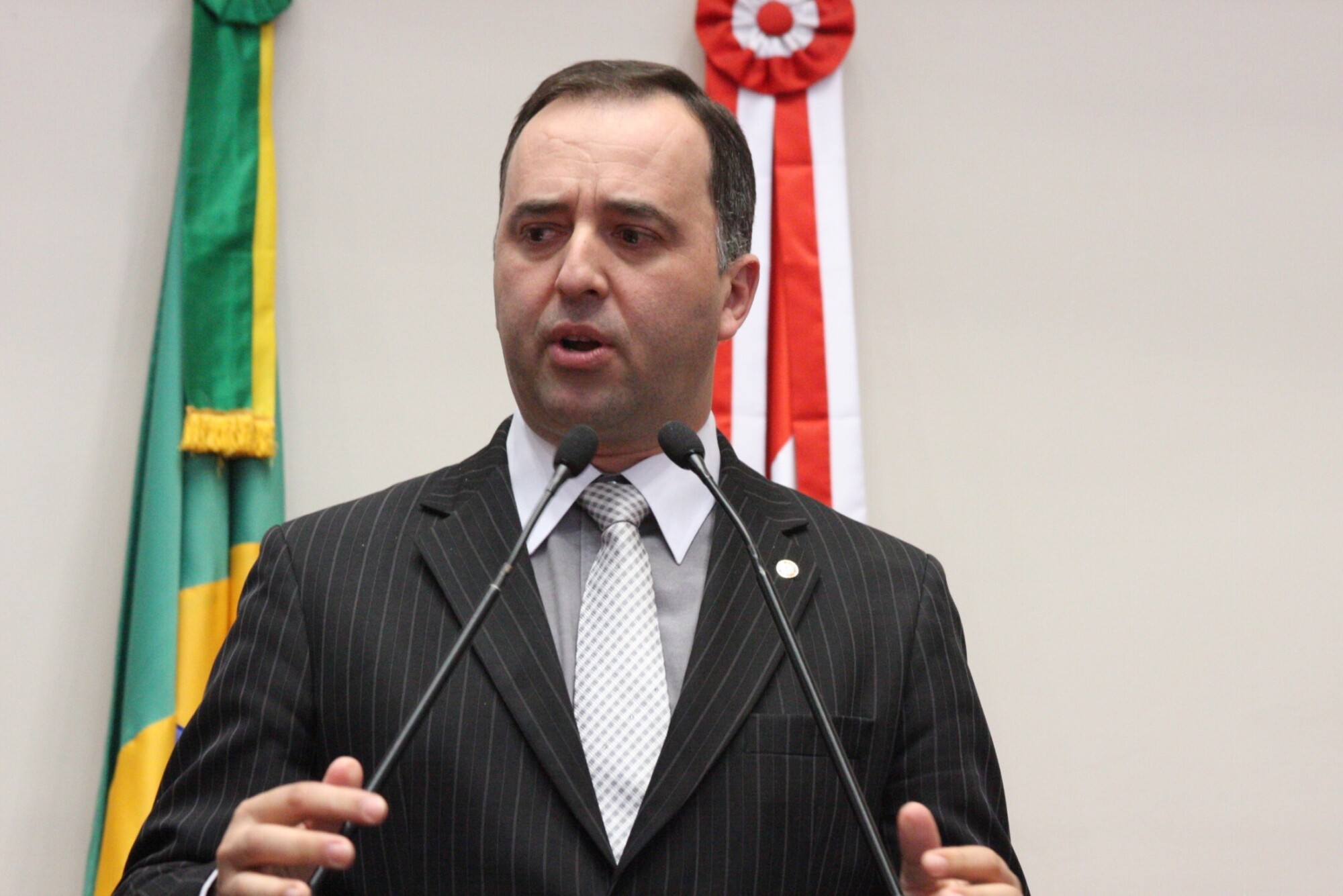 Dos Gabinetes- Içara recebe laboratório digital :Iniciativa do deputado Kennedy visa a reduzir analf