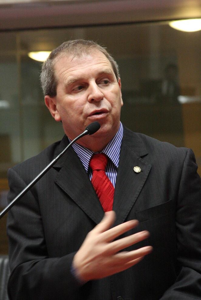 Dos Gabinetes – Deputado Eskudlark prestigia festividades dos 53 anos de Cunha Porã