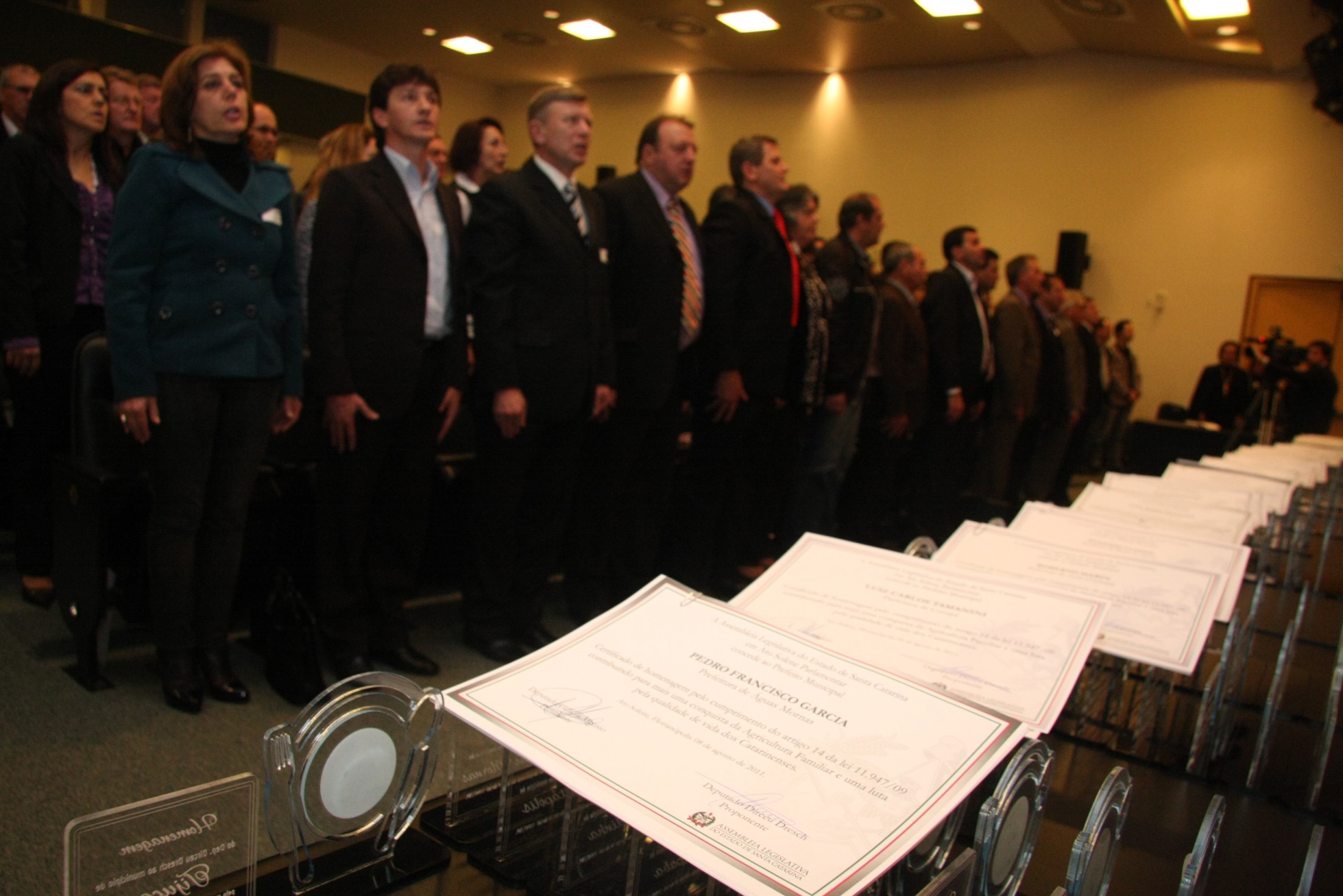 Legislativo homenageia prefeitos que prestigiam agricultura familiar