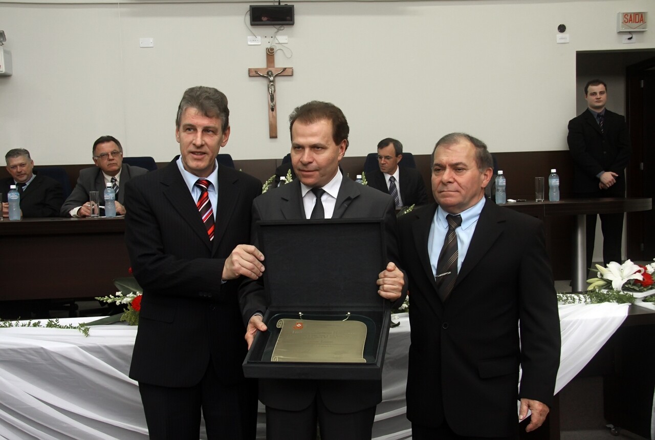 Dos Gabinetes- Deputado Knaesel é Cidadão Honorário de Indaial