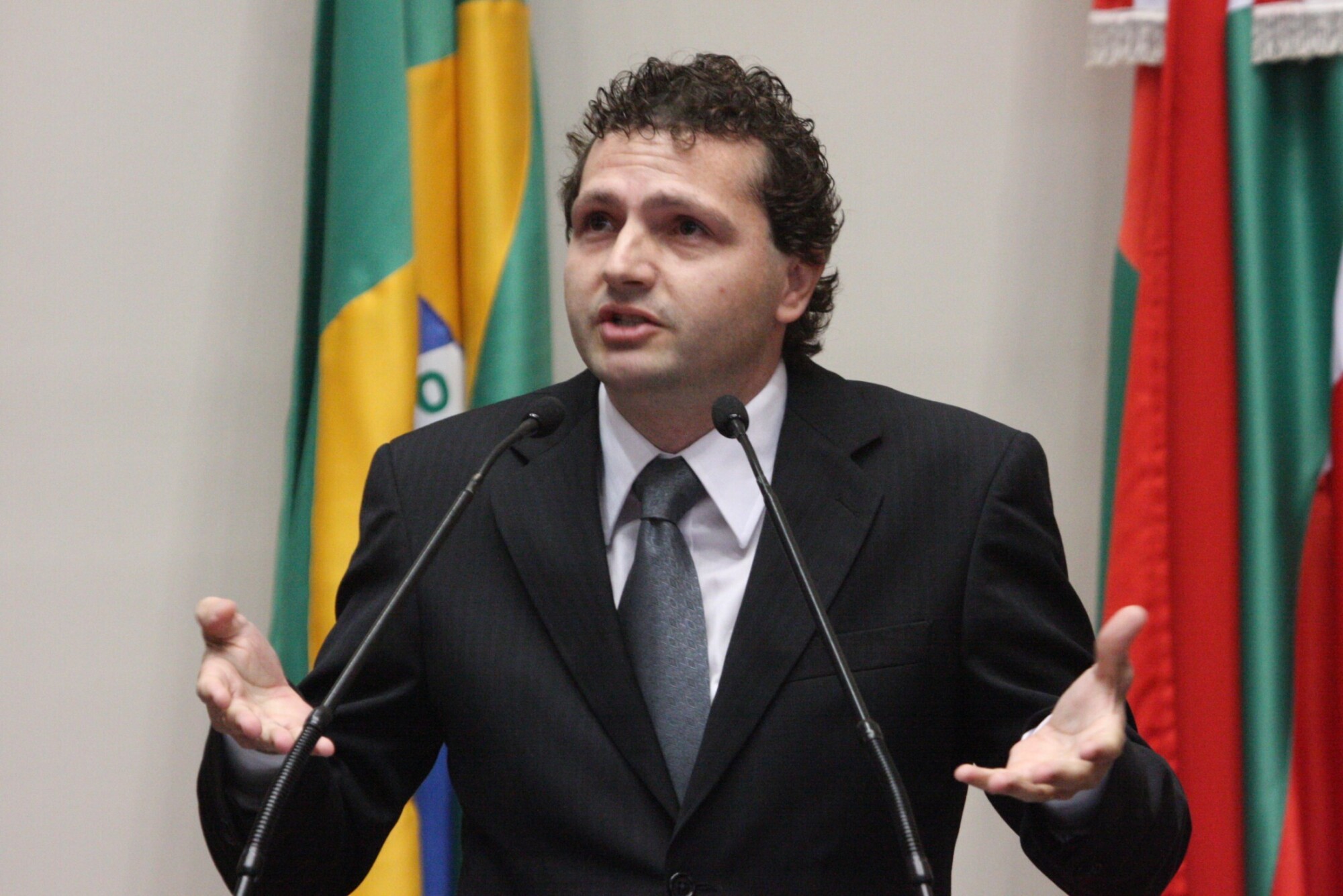 Dos Gabinetes – Tozzo pede espaço para o lançamento do “Deputadômetro”