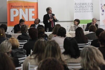 Joinville discute o novo Plano Nacional de Educação
