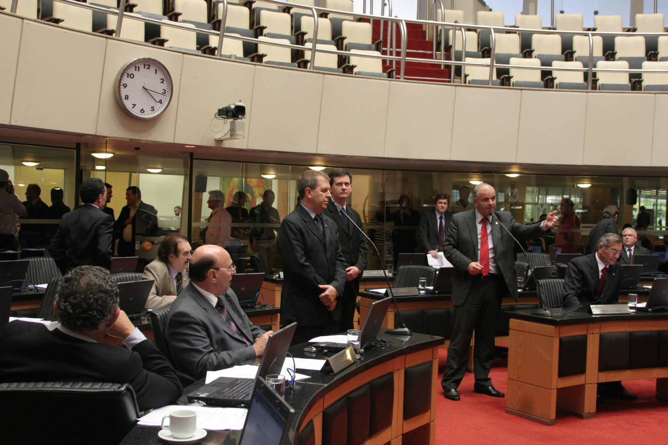 Facisc lança Deputadômetro e parlamentares criticam iniciativa