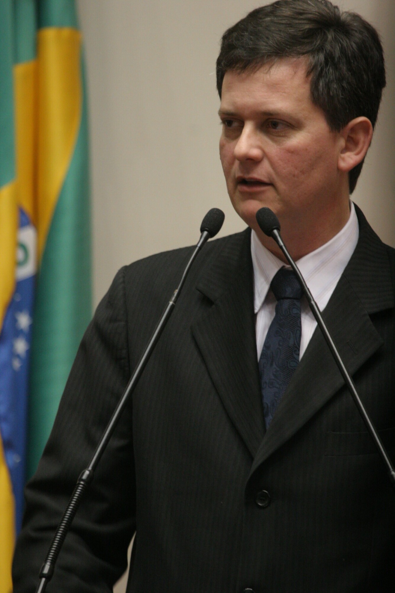 Dos Gabinetes – Deputado Jean Kuhlmann defende Furb federal e segurança para Blumenau