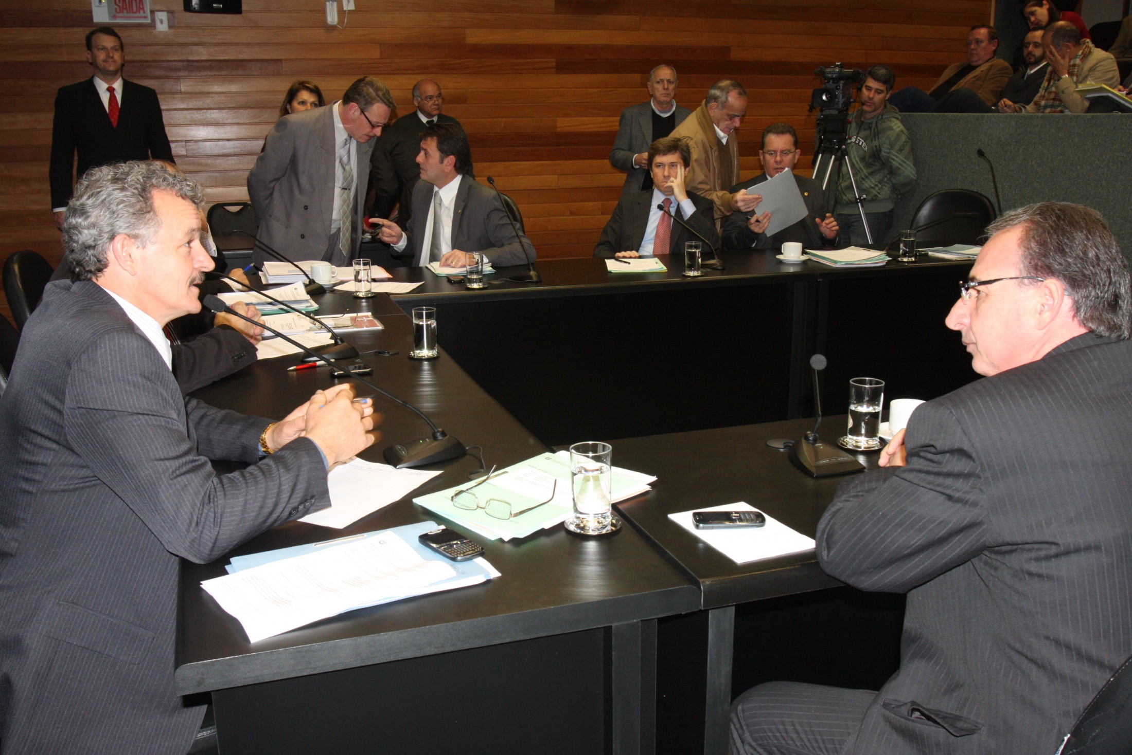 CCJ aprova revogação de aposentadoria com vencimento de deputado a servidores que exerceram mandato