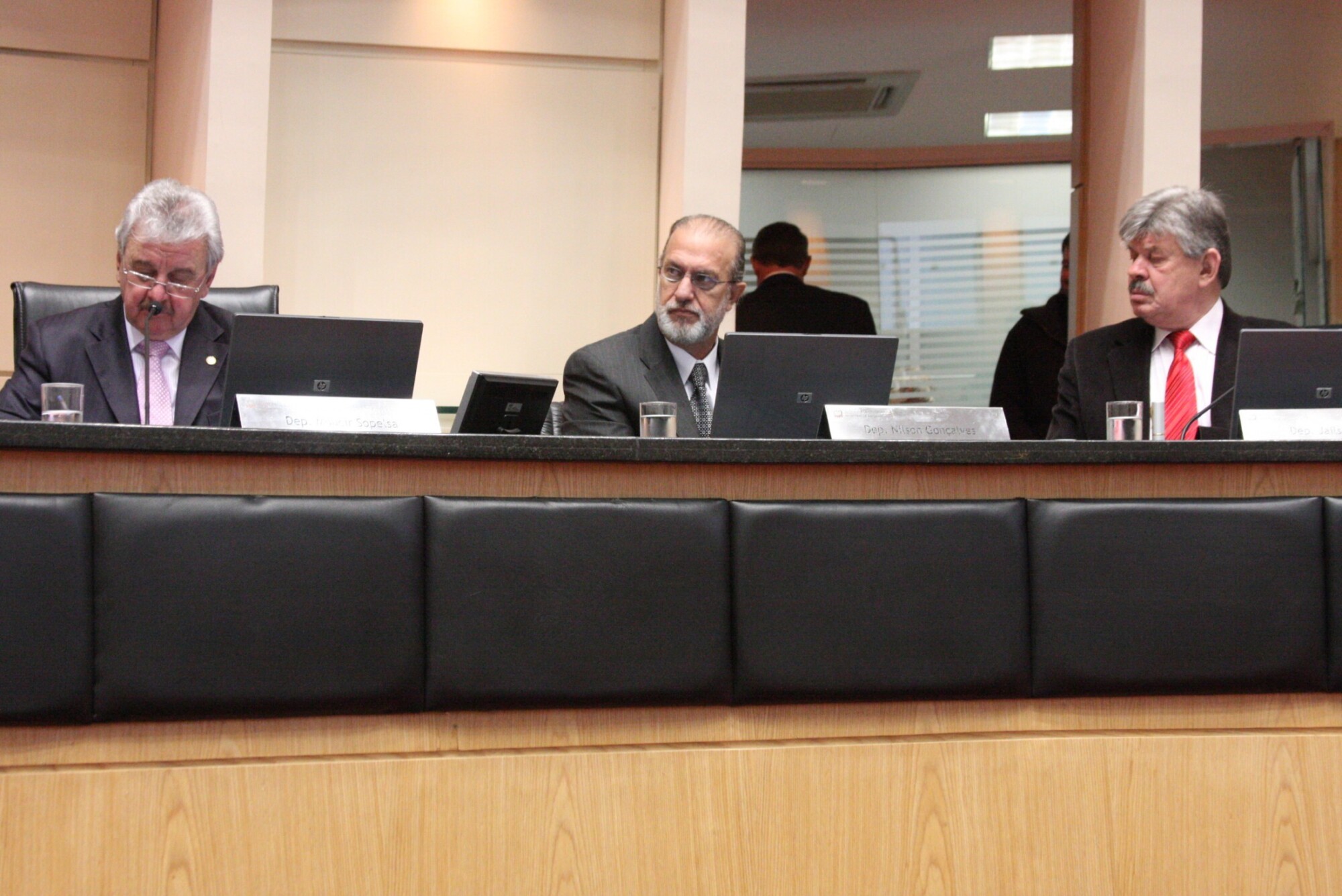 Dos Gabinetes – Sopelsa cobra de reitor da Udesc esforço por campus no meio-oeste