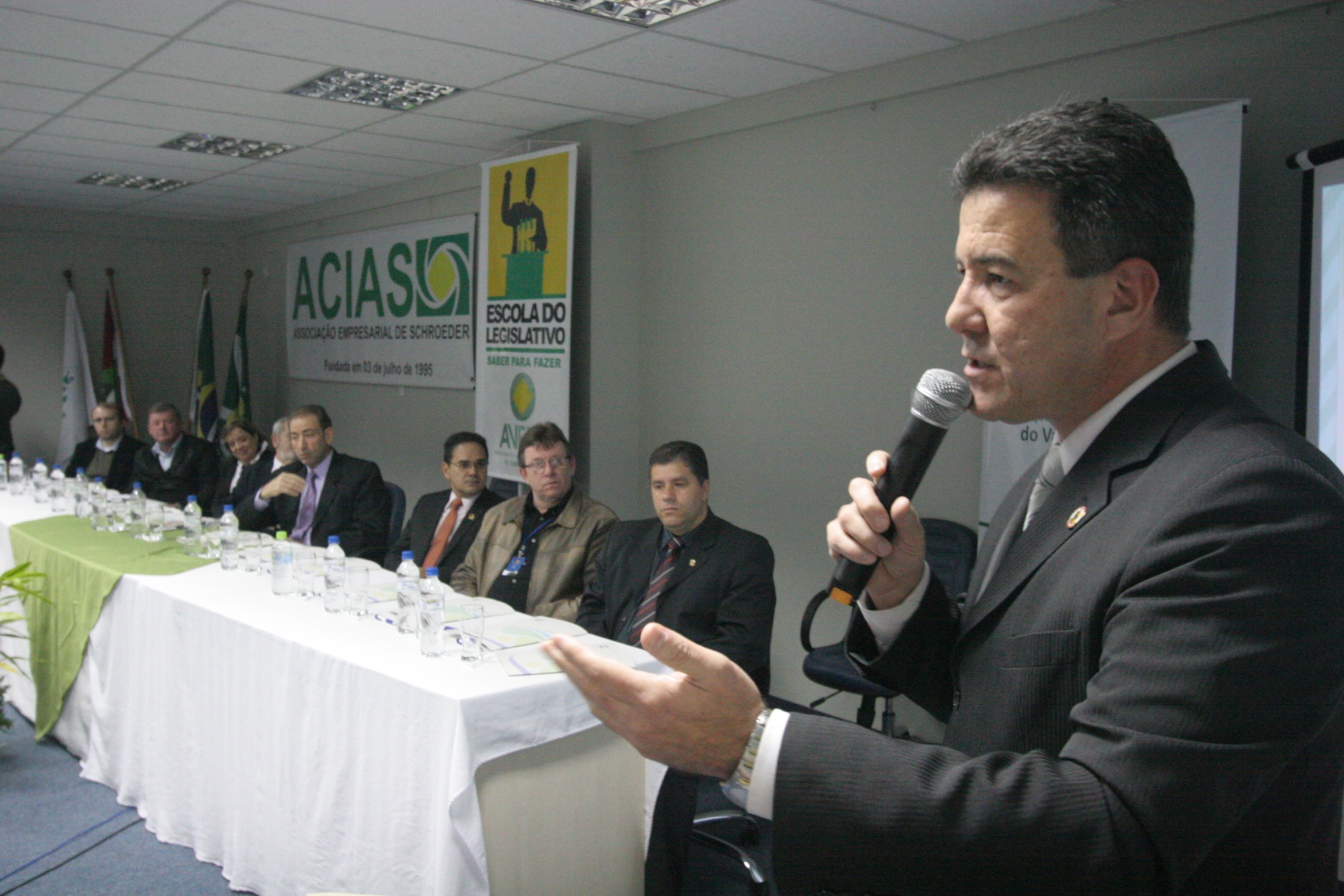 Implantação da Escola do Legislativo em Schoroeder - Vereador Jean Leutprecht