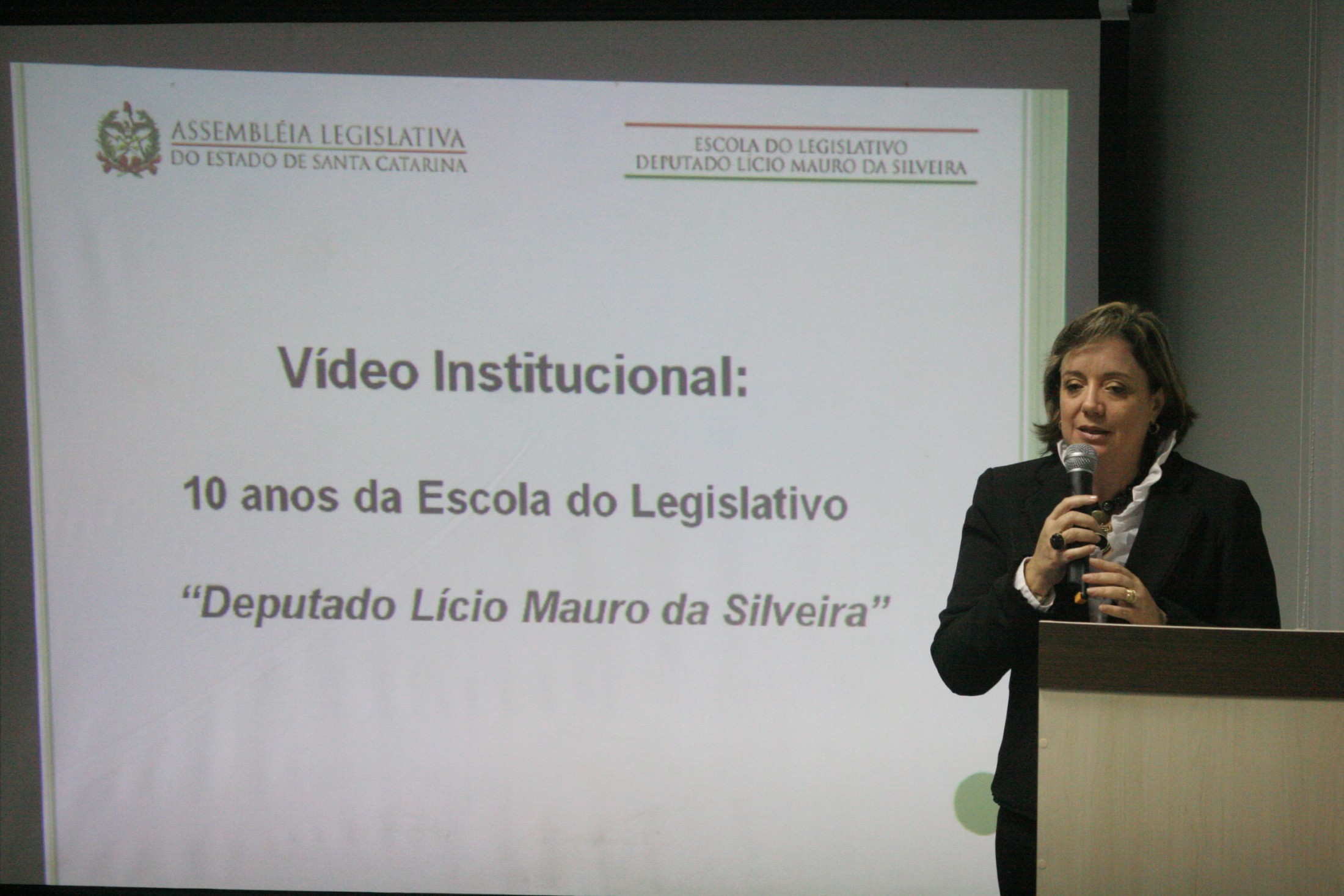 Implantação da Escola do Legislativo em Schoroeder - Carla Maria Vieira