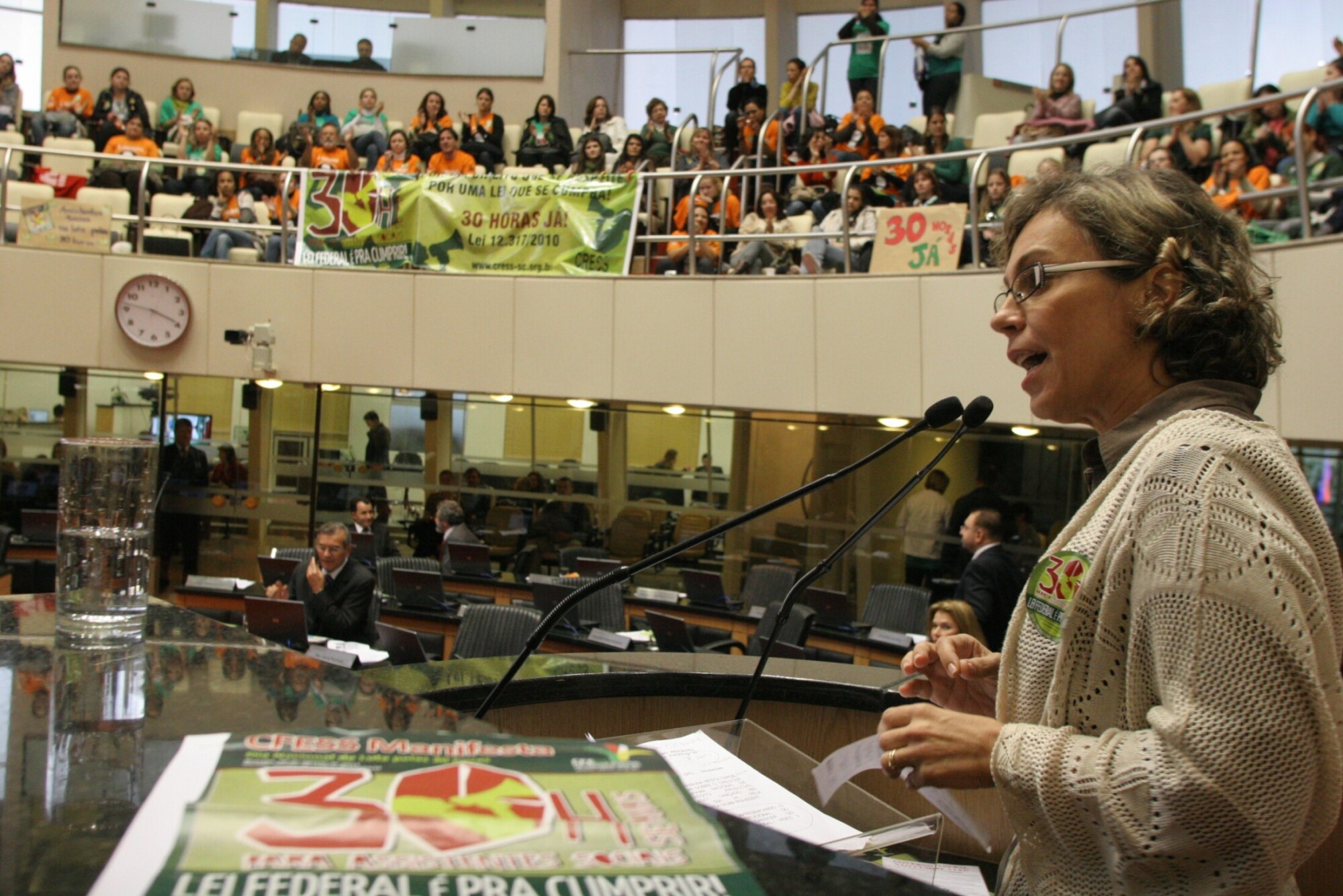 Dos Gabinetes – Ana Paula diz que não há comparação entre pleitos do Magistério e Assistentes Sociai
