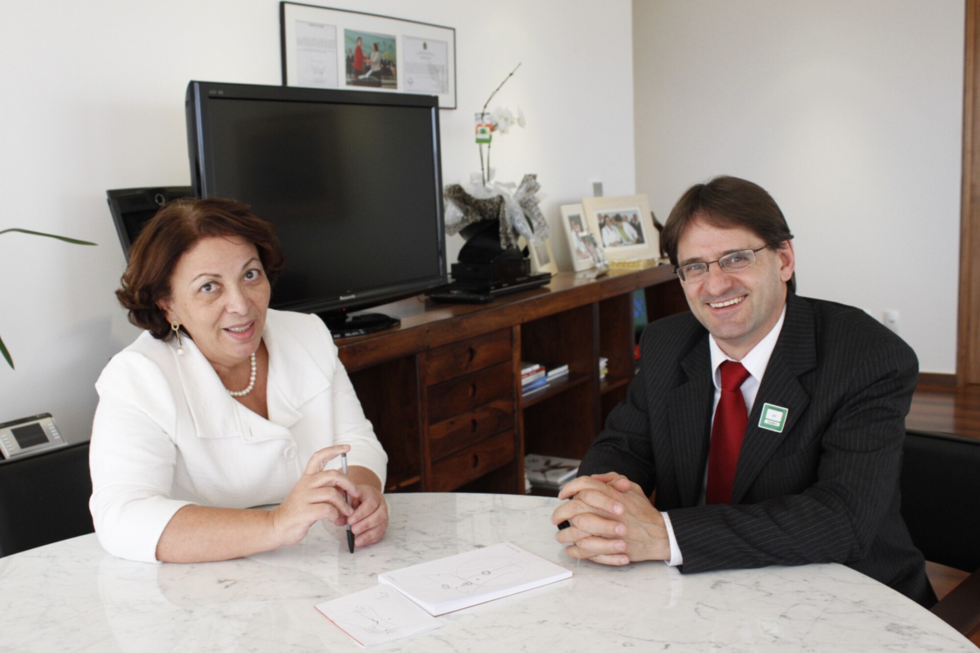 Dos Gabinetes – Educação é tema de reunião, em Brasília, entre Saretta e Ideli