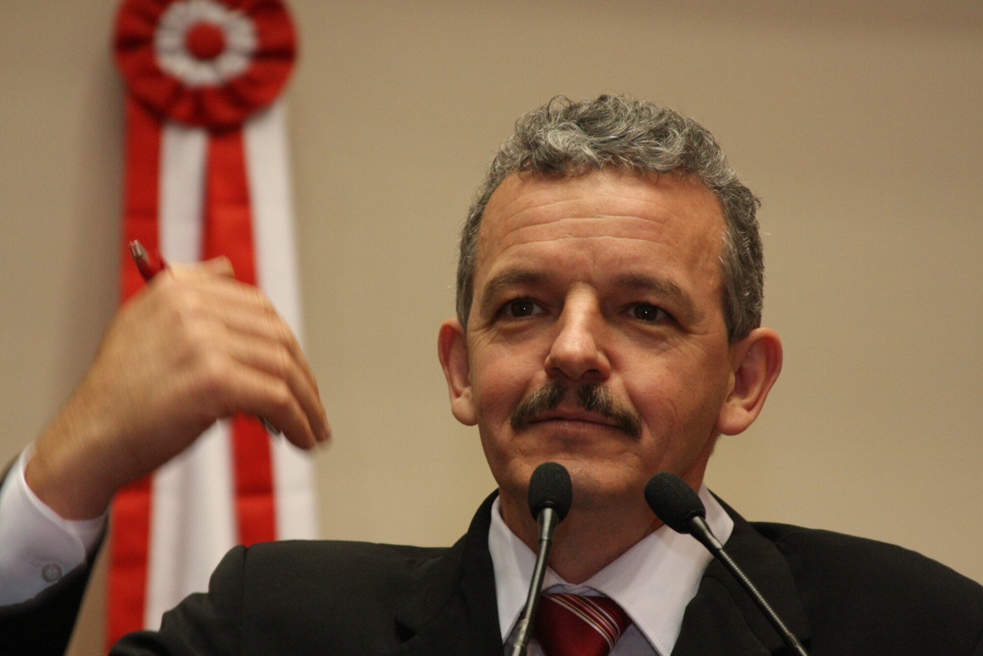 Dos Gabinetes – Para o líder do PT, manutenção de veto fragiliza realização das reuniões do orçament