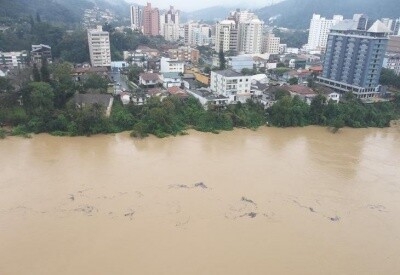 Governo do estado define estratégia de apoio à Blumenau