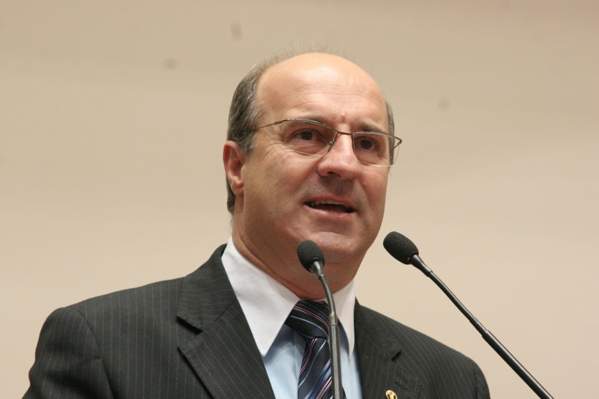Dos Gabinetes – José Milton defende atuação fiscalizadora igualitária nas três esferas do poder