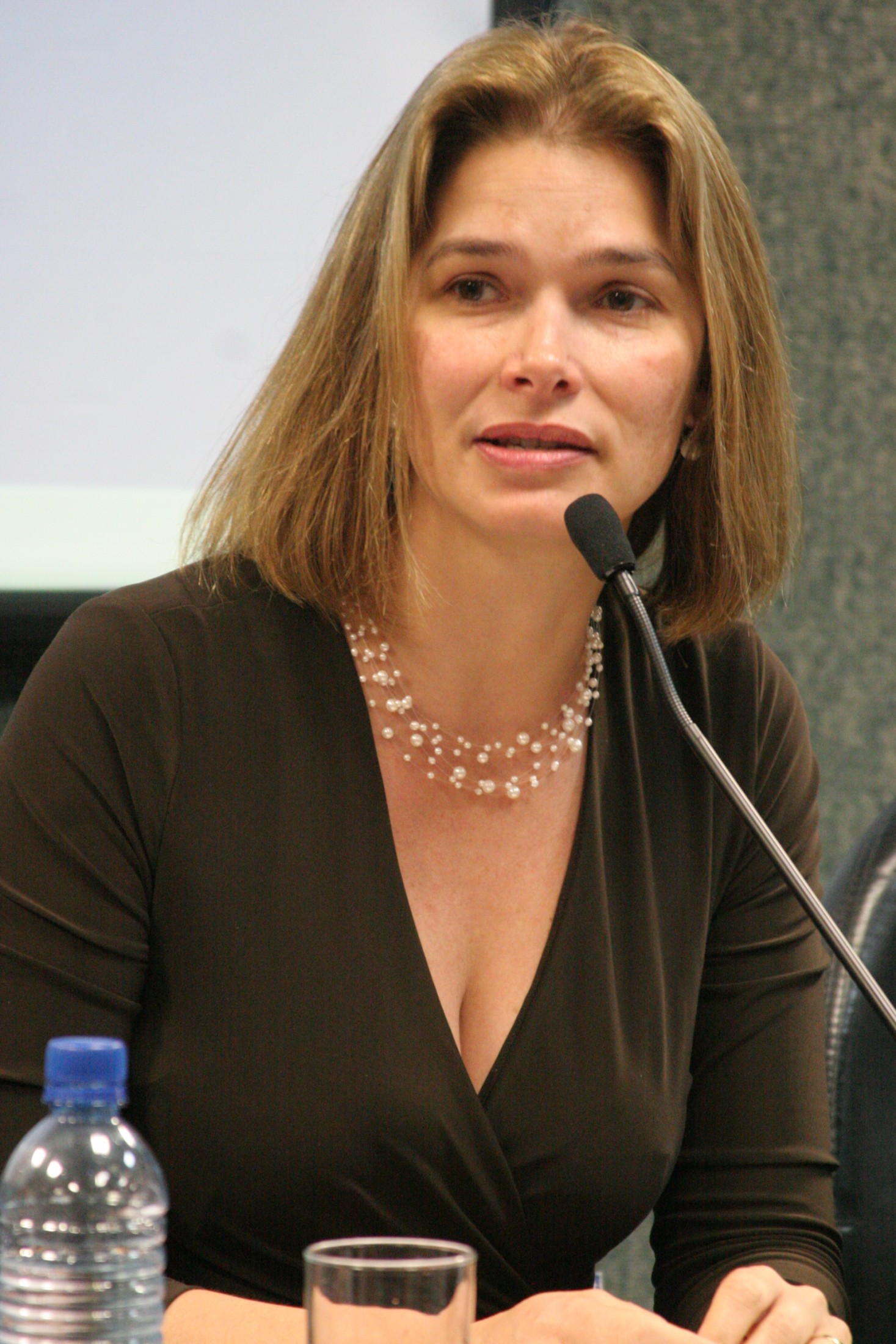 Deputada Angela Albino (PCdoB)
