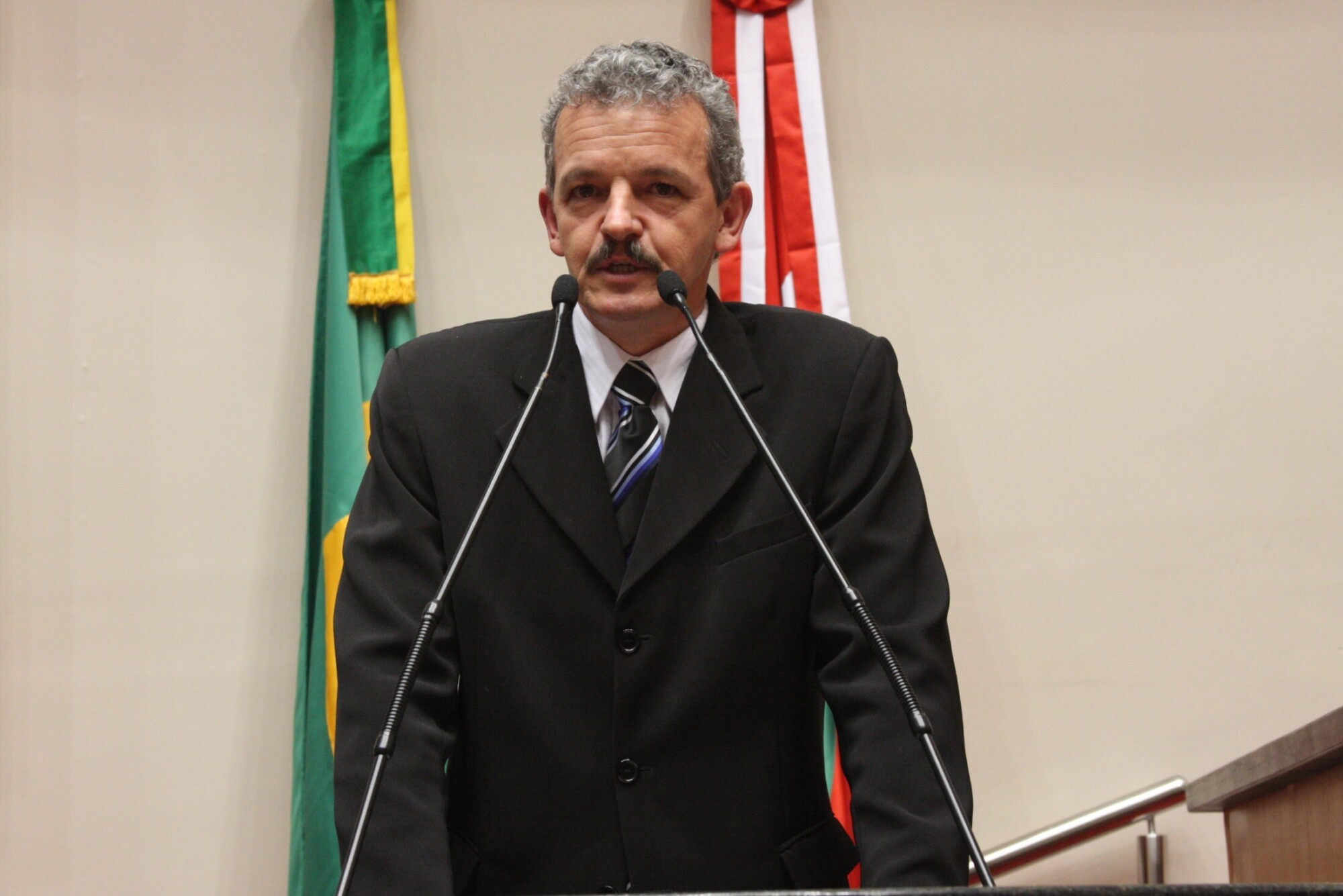 Dos Gabinetes – Líder do PT defende corte de benefício e devolução de dinheiro de aposentadorias fra
