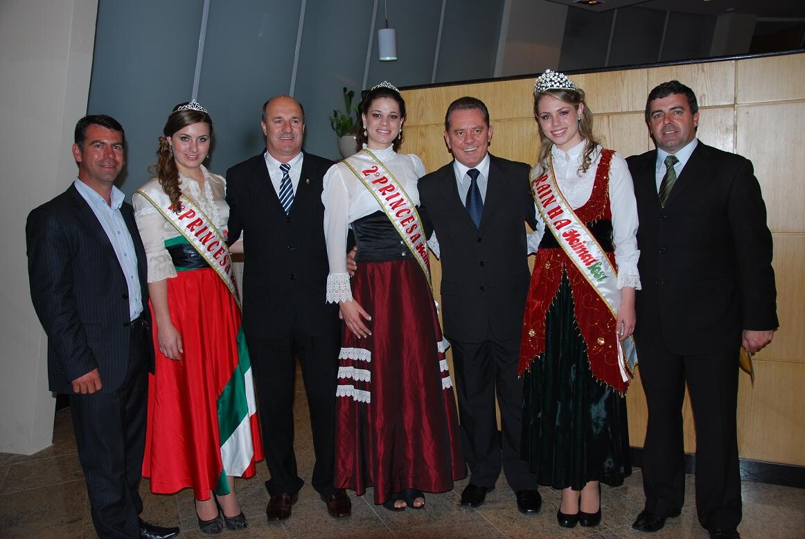 Dos Gabinetes – Ponticelli recepciona Rainha e Princesas da Heimatfest na Alesc