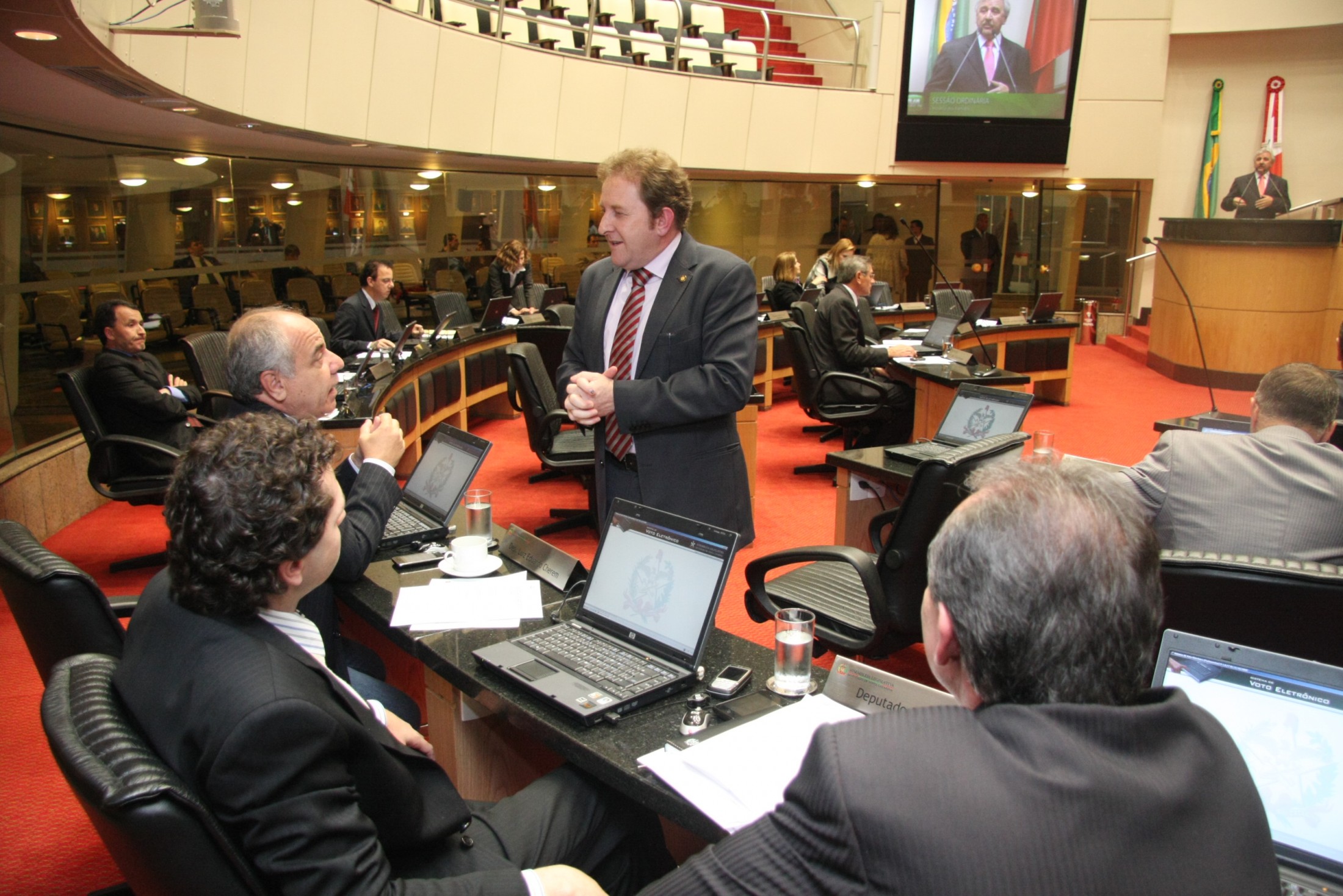 Deputados aprovam Programa Juro Zero na sessão do dia 15 de setembro.