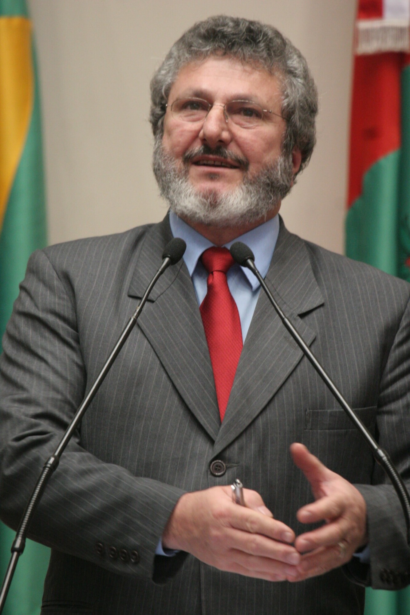 Dos Gabinetes – Padre Pedro solicita recursos a fundo perdido para habitação rural