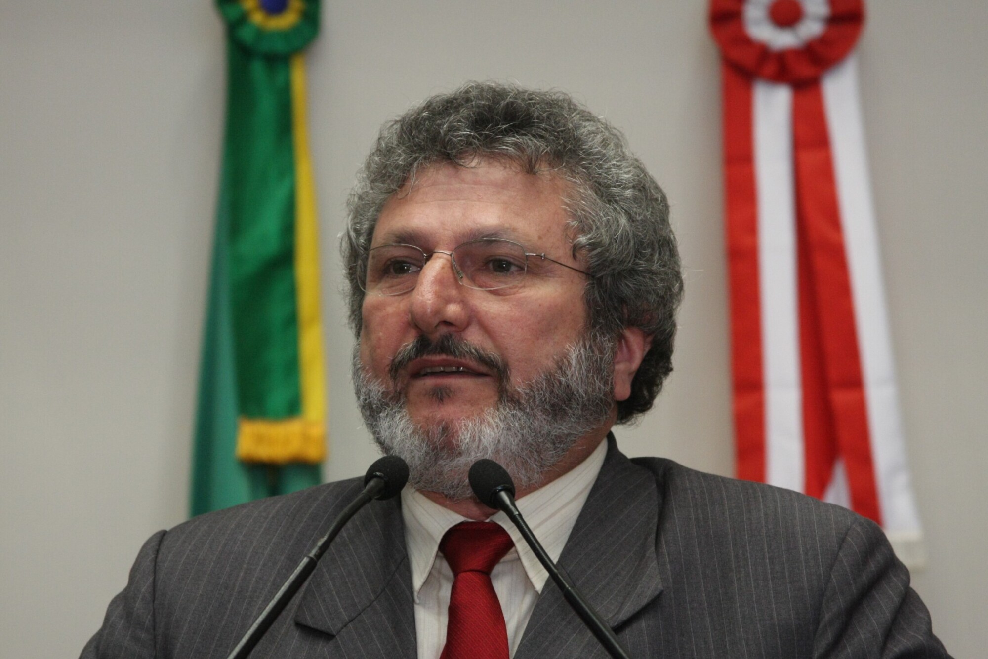 Dos Gabinetes – Padre Pedro destaca projetos do PT que destinam recursos para ações ambientais nos m