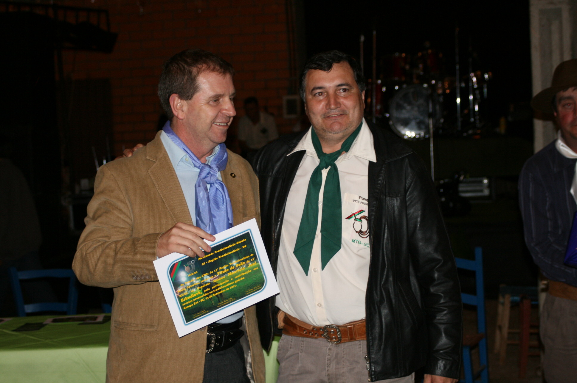 Dos Gabinetes – Tradicionalistas homenageiam o deputado Maurício Eskudlark