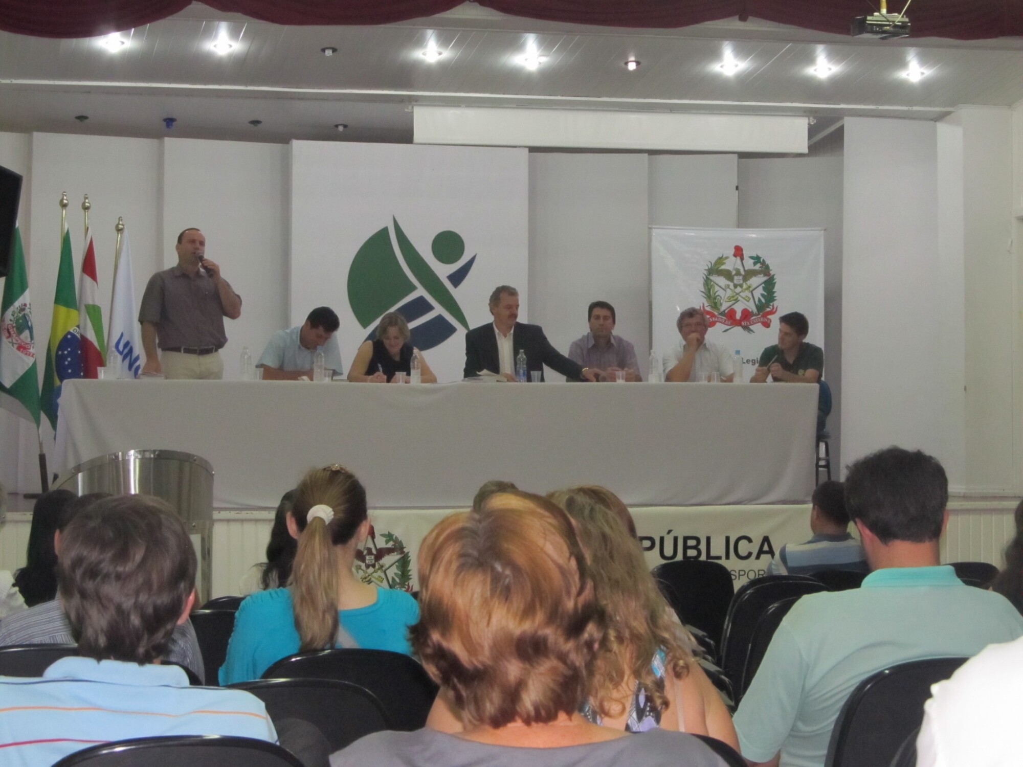 Dos Gabinetes – Terceirização da merenda escolar na rede estadual de ensino é discutida em Chapecó
